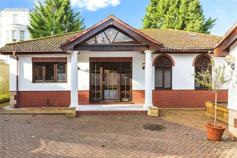 4 bedroom bungalow to rent, The Park, Cheltenham, Gloucestershire, GL50