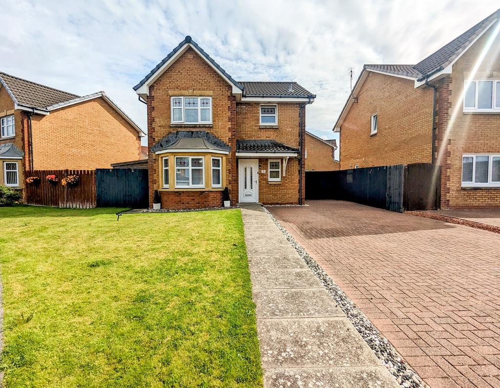 Hilton Court, Saltcoats KA21 3 bed detached house £188,000