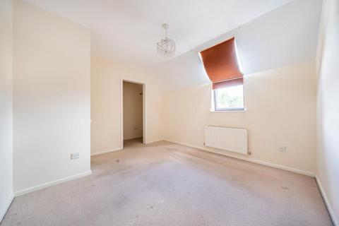 3 bedroom semi-detached house to rent, Painswick,  Close,  OX28