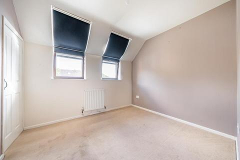 3 bedroom semi-detached house to rent, Painswick,  Close,  OX28