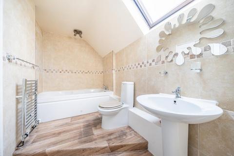 3 bedroom semi-detached house to rent, Painswick,  Close,  OX28