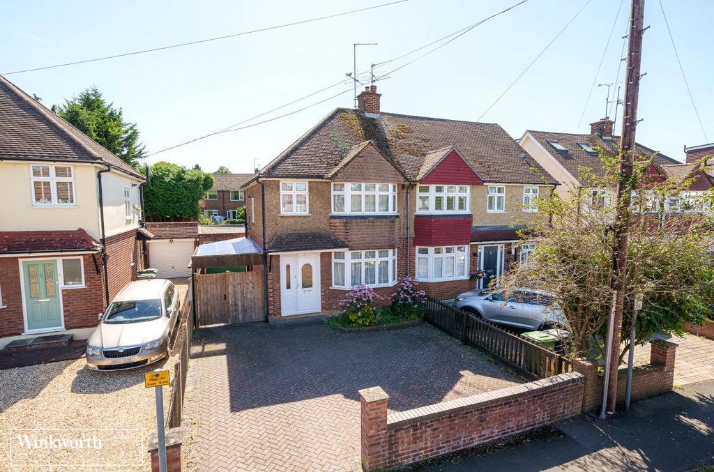 Bramblys Drive, Basingstoke, Hampshire, RG21 3 bed semidetached house