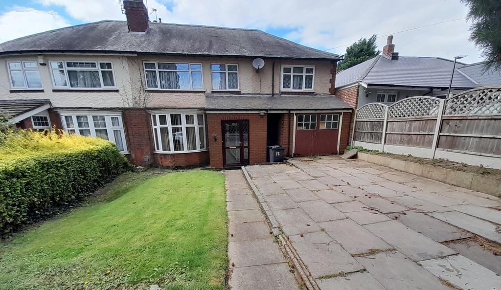 18 Pine Tree Avenue, Leicester, LE5 1AJ 4 bed semidetached house £