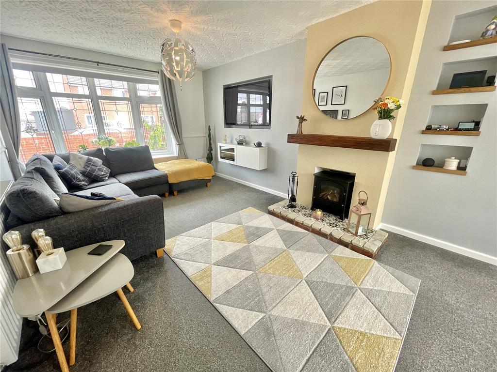 Chatsworth Road, Athersley South, S71 3 bed semidetached house £170,000