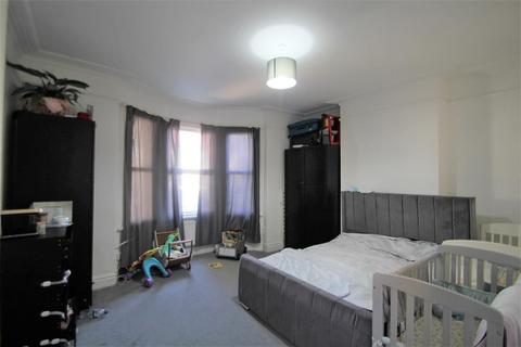 3 bedroom semi-detached house for sale - New Road, Bedfont