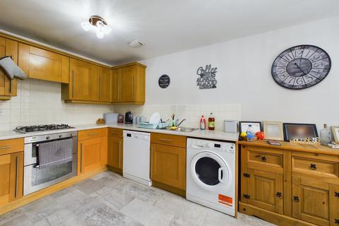 4 bedroom semi-detached house for sale - Meredith Way, Tuffley, Gloucester, Gloucestershire, GL4