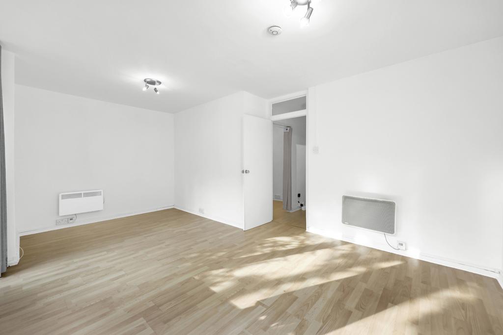 Apartment in Regents Park - View 4