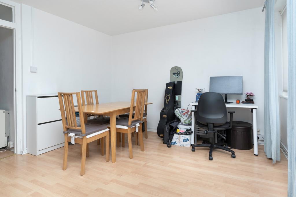 Apartment in Regents Park - More