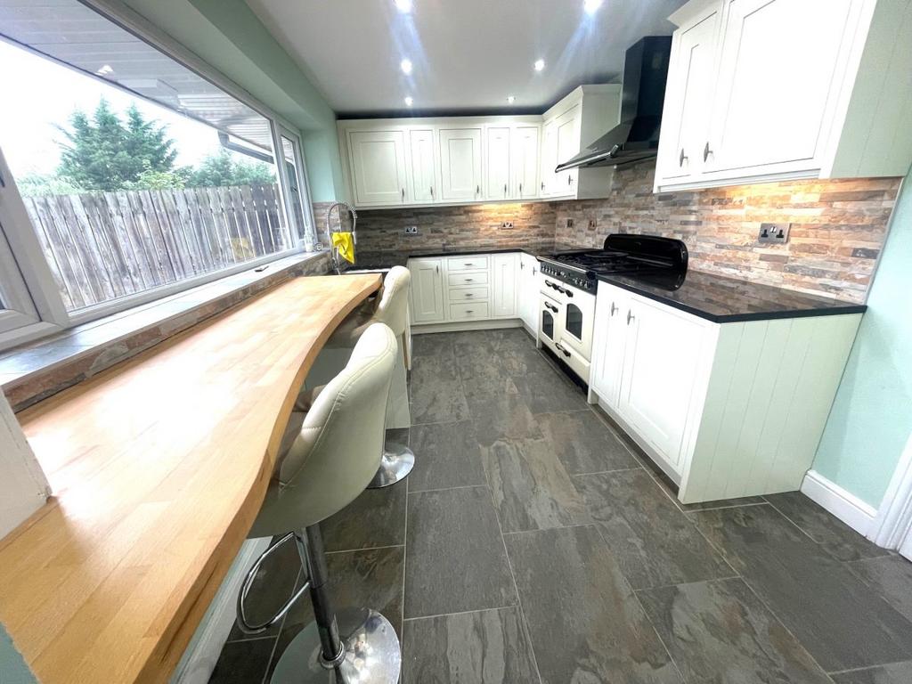 Glenwood Crescent, Chapeltown 4 bed semidetached house £250,000