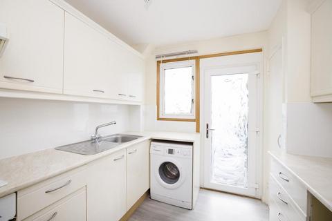 4 Hunter Square, Gorebridge, EH23 4BZ