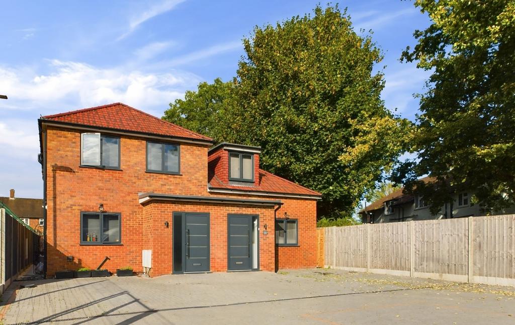 Vernon Drive, Harefield, UB9 4 bed semidetached house for sale £599,950
