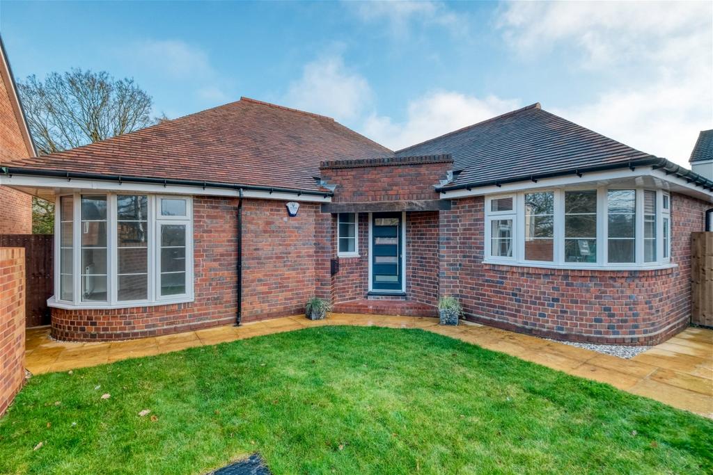 Alcester Road, Wythall, Birmingham, B47 6JL 4 bed detached bungalow for