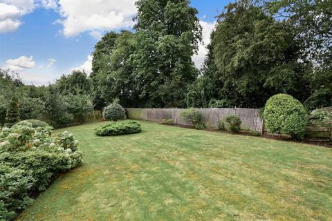 71 Green Glade, Theydon Bois, Epping, CM16 7LZ