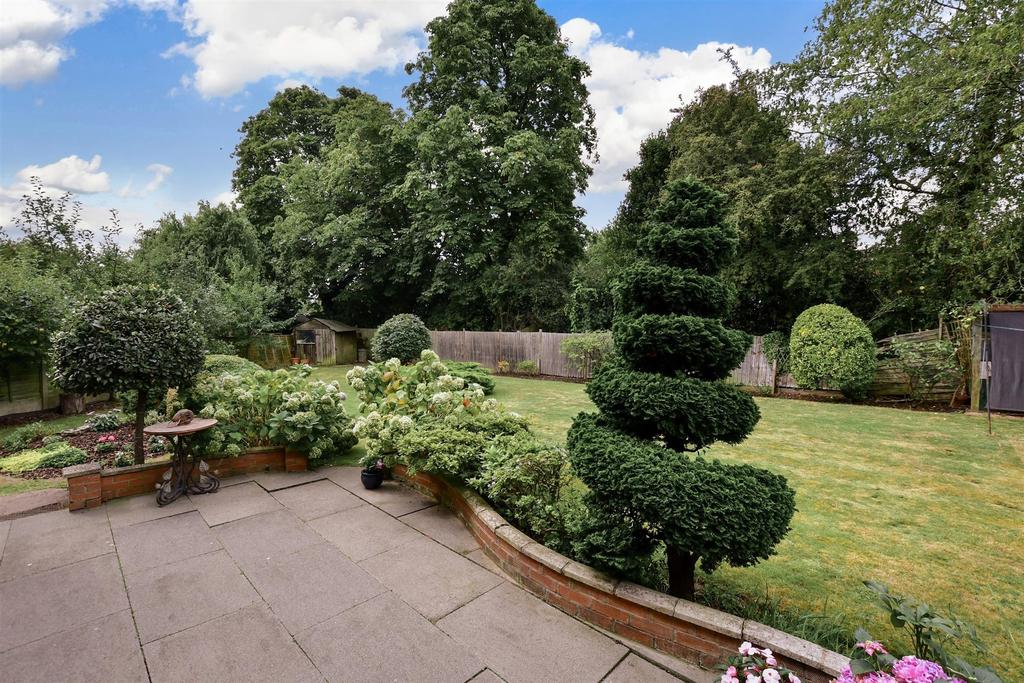 Green Glade, Theydon Bois, Epping, Essex 3 bed semidetached house for