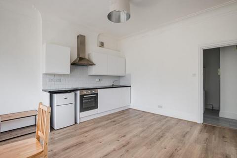 1 bedroom flat to rent, Burgess Hill, London, NW2