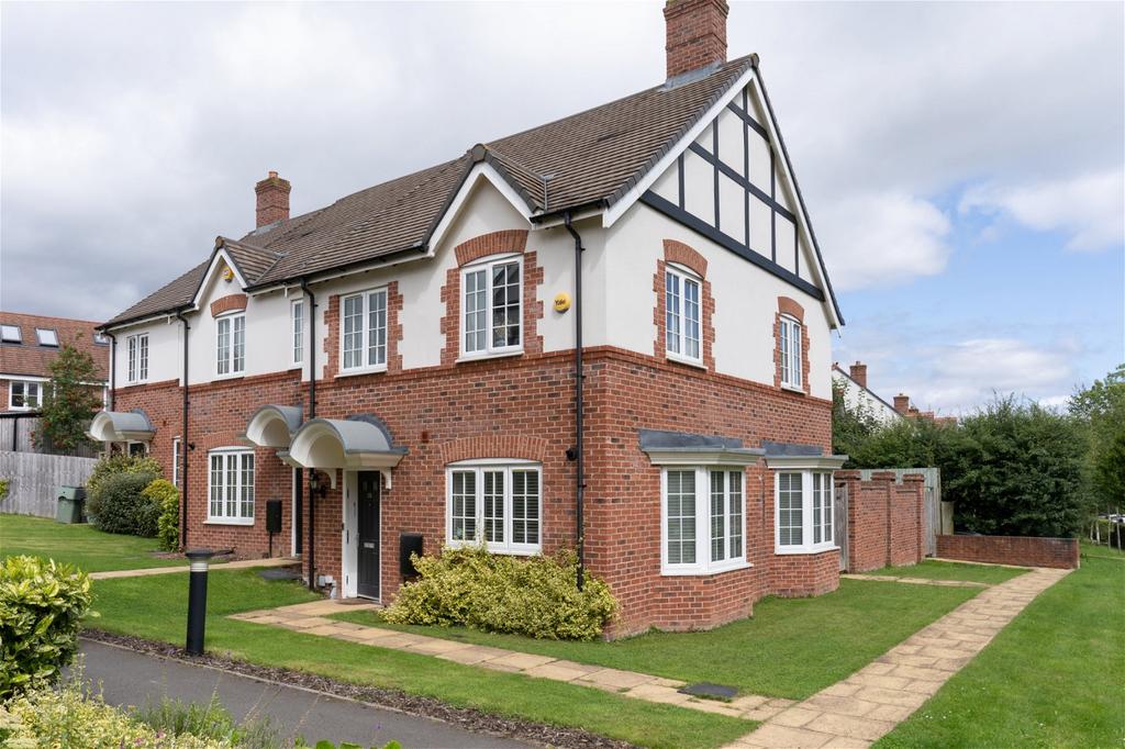 Butterwick Close, Barnt Green, B45 8BF 3 bed end of terrace house £