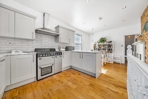 33 Avarn Road, London, SW17 9HB