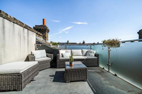 33 Avarn Road, London, SW17 9HB