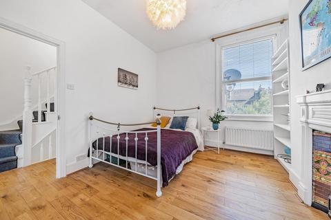 33 Avarn Road, London, SW17 9HB