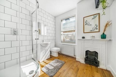 33 Avarn Road, London, SW17 9HB