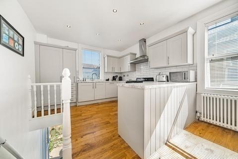 33 Avarn Road, London, SW17 9HB