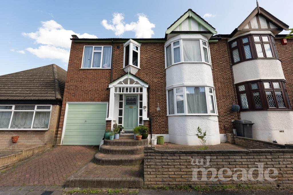 Richmond Avenue, Highams Park, E4 4 bed end of terrace house for sale