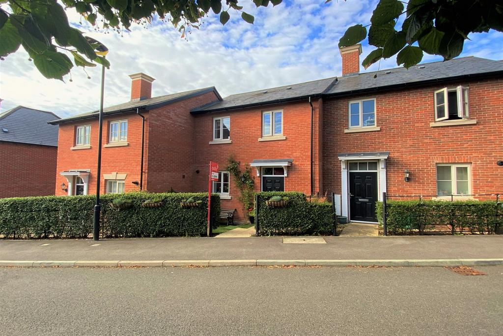 Winchester Village 2 bed terraced house £400,000