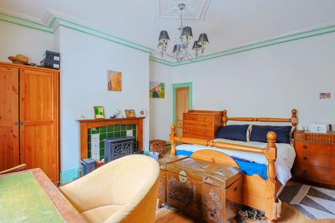 16 Beech Road, Sowerby Bridge, HX6 2LE