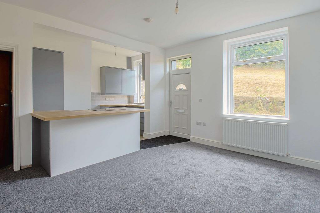 Springfield Terrace, Midgley, Halifax HX2 6TZ 3 bed terraced house £