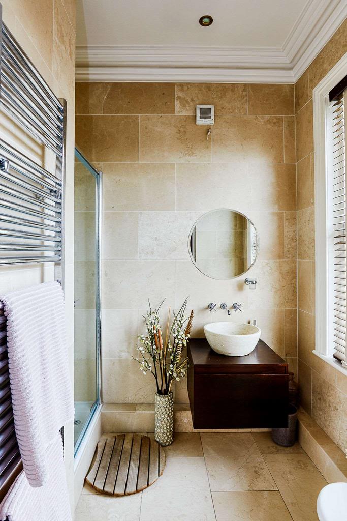 Ensuite to Bed 2
