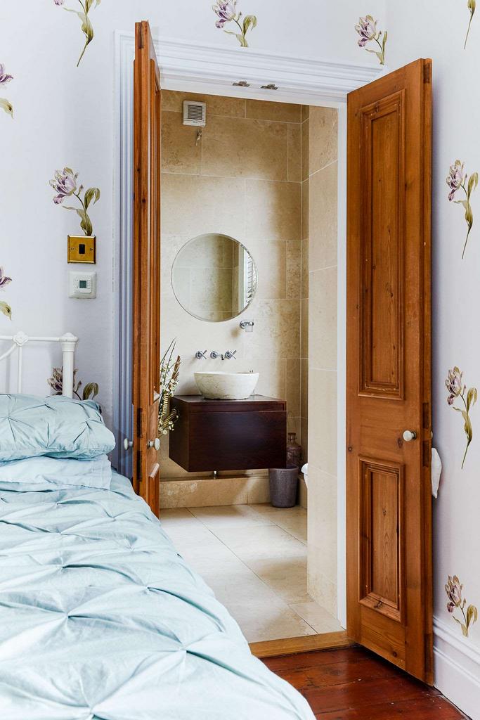 Ensuite to Bed 2