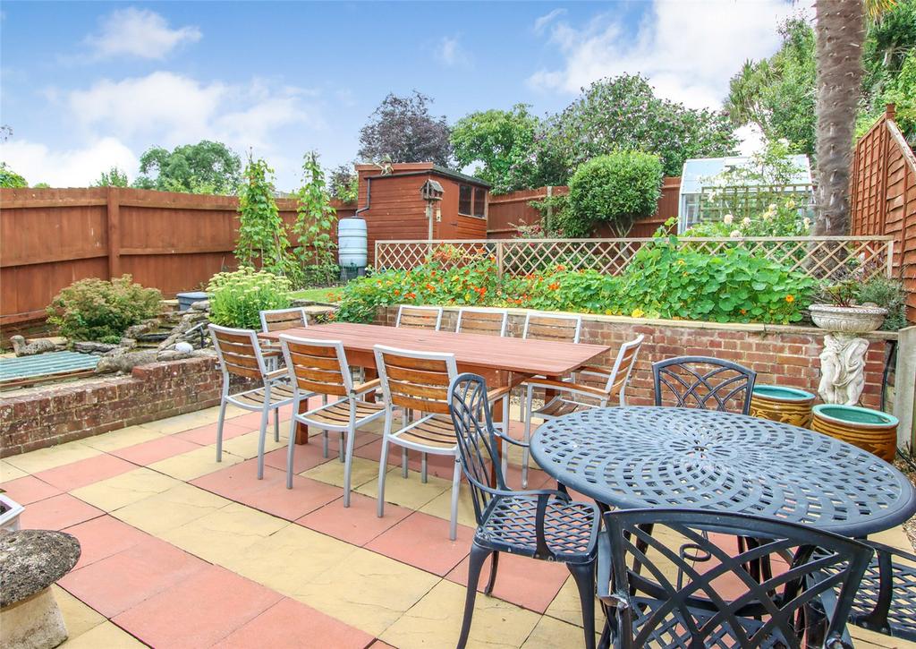 Samber Close, Lymington, Hampshire, SO41 4 bed detached house £499,950