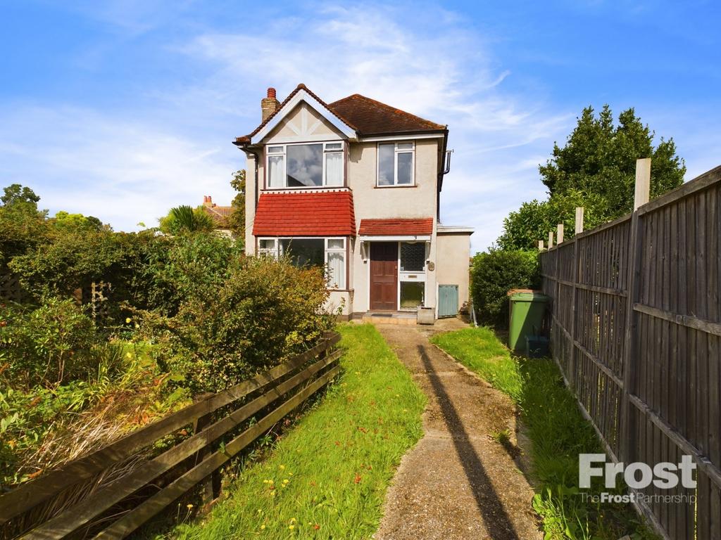 Wye Close, Ashford, Surrey, TW15 3 bed detached house for sale £525,000