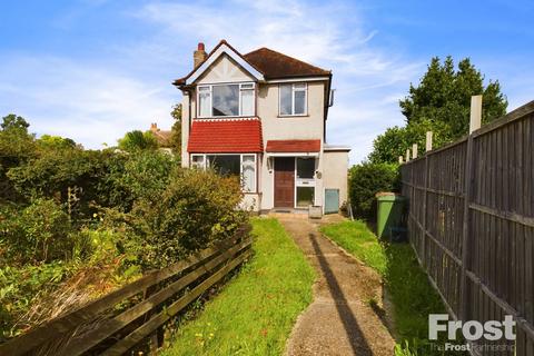3 Wye Close, Ashford, TW15 1BT