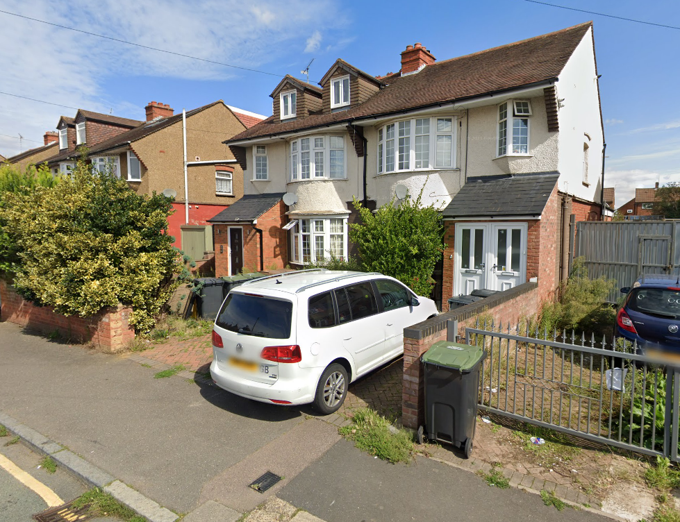 Ashcroft Road Luton LU2 9AA 3 bed ground floor flat £1,400 pcm (£323 pw)
