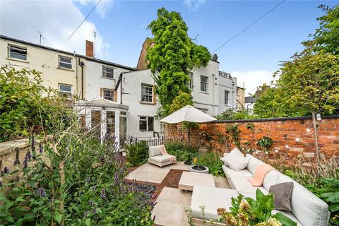 8 Albert Place, Cheltenham, GL52 2HW