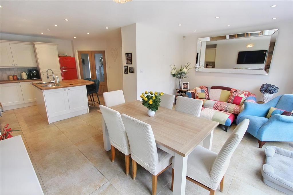 Kitchen / Dining