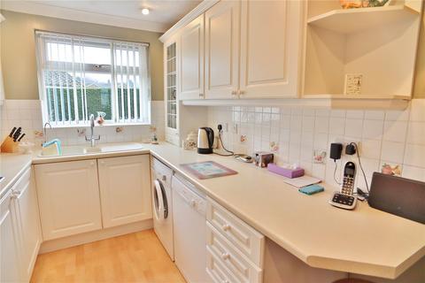 3 bedroom bungalow to rent, Fairbourne Close, Woking, Surrey, GU21