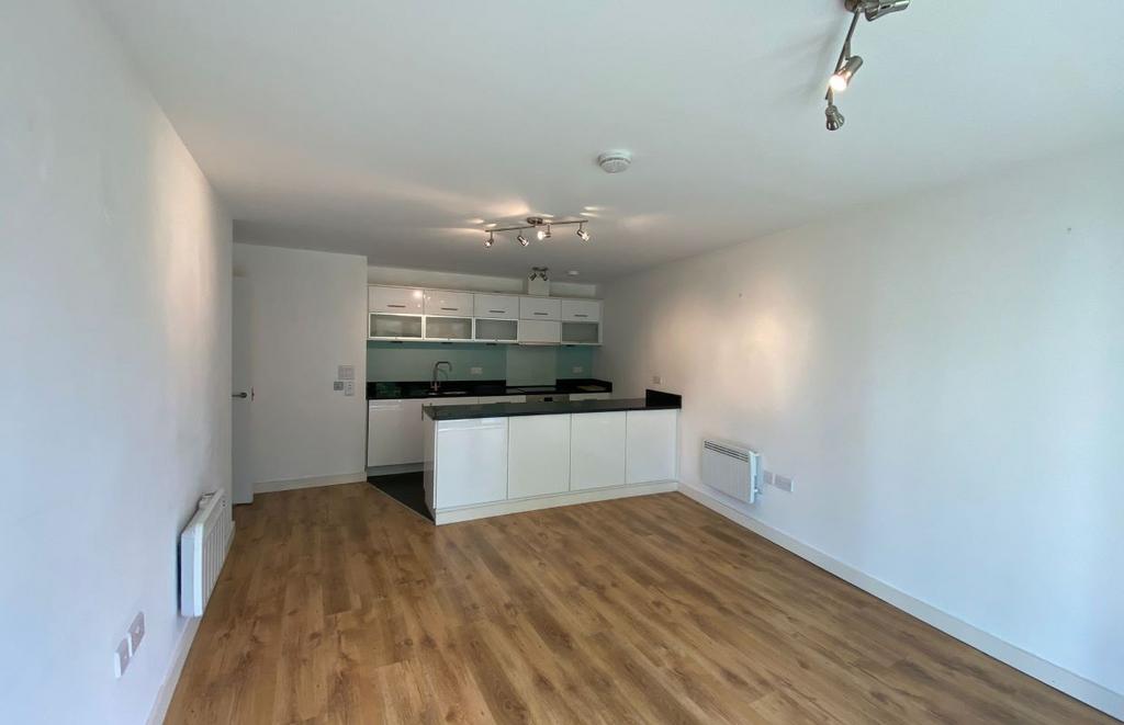 Flat 3 Arc Court, 1 Friern 2 bed flat £375,000