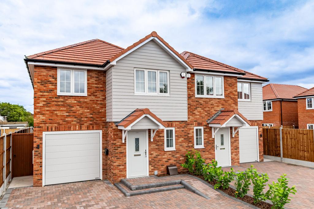St. Josephs Close, Canvey Island 4 bed semidetached house for sale £