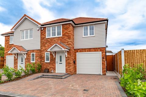 4 bedroom semi-detached house for sale, Lionel Road, Canvey Island