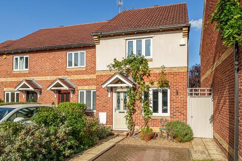 2 bedroom end of terrace house for sale - Mays Close, Weybridge, KT13