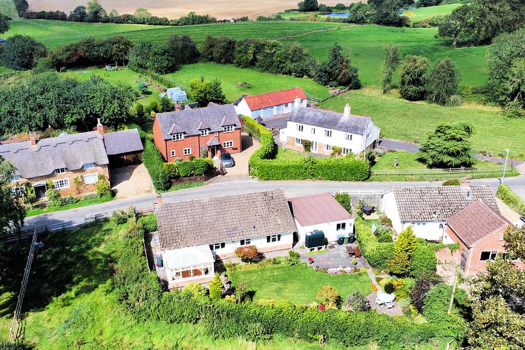 Main Street, Tugby, Leicestershire 3 bed detached bungalow for sale £