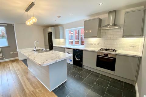 2 bedroom flat to rent, Lilac Street, Cale Green, Stockport, SK2