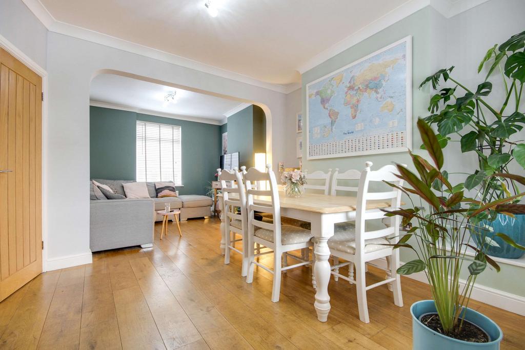 Cyprus Terrace, Barnstaple EX32 3 bed terraced house £205,000