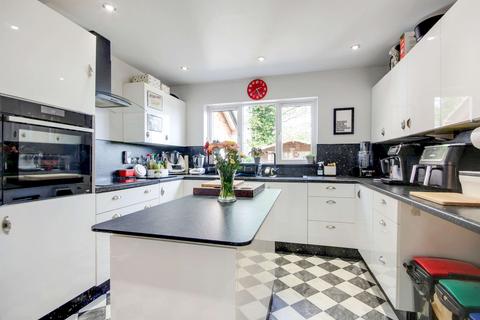 8 Drake Close, Westward Ho, Bideford, EX39 1XA
