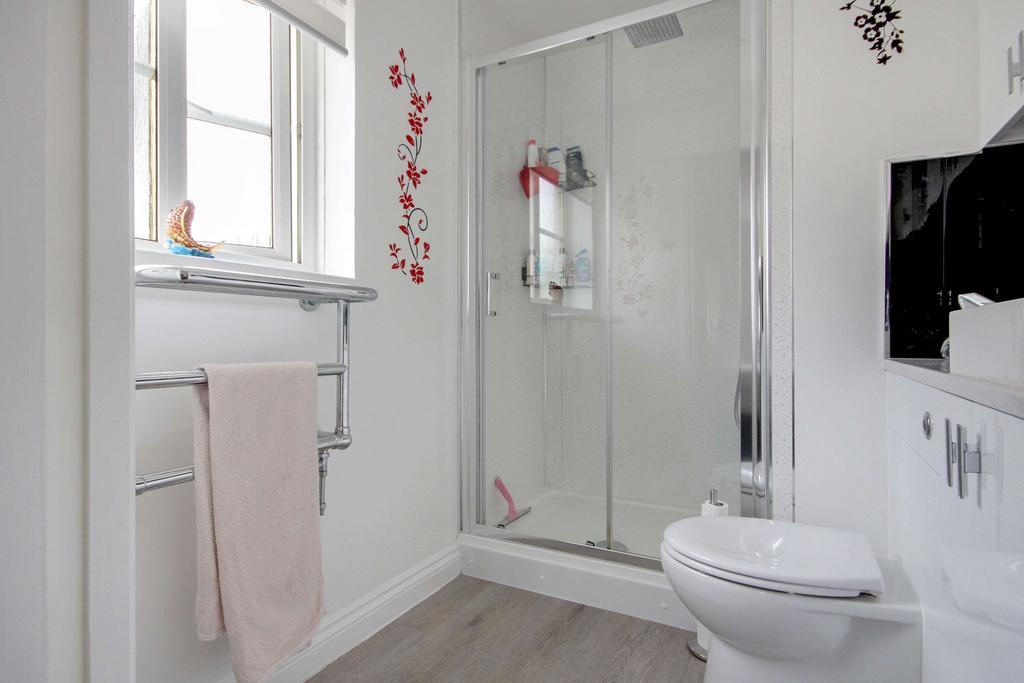 Ensuite to Bed 1