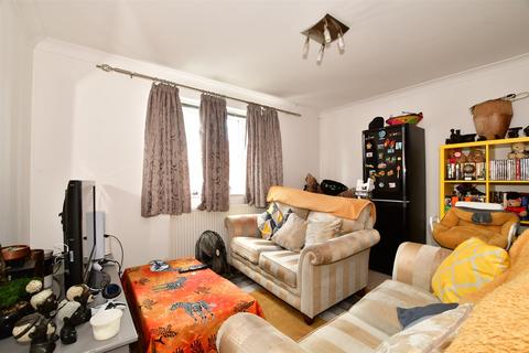 2 bedroom ground floor flat for sale - Brighton Road, Horsham, West Sussex