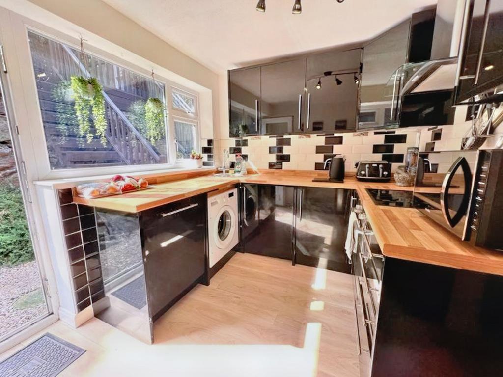 Clifton House Road, Swinton, M27 2 bed semidetached house £200,000