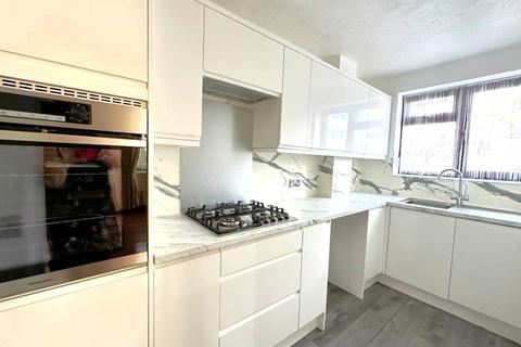 1 bedroom semi-detached house to rent, Raleigh Close, Chatham,